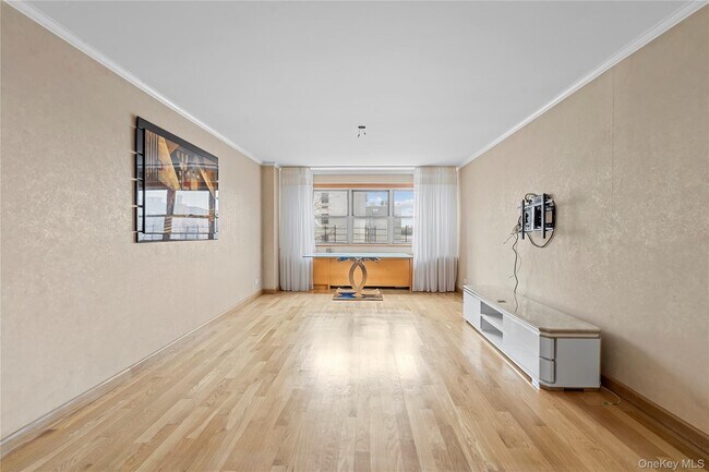 Foto del edificio - 102-10 66th Rd