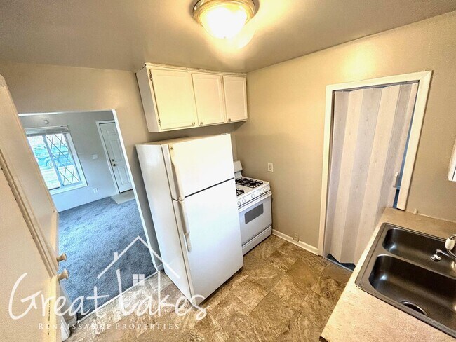 Foto del edificio - Homey 2 bedroom / 1 bathroom house now ava...