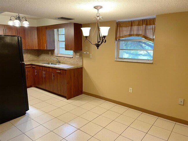 Foto del edificio - 11101 Royal Palm Blvd