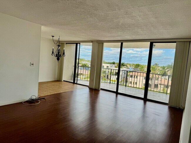 Foto del edificio - 899 Jeffery St