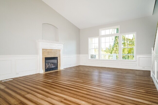 Foto del edificio - Echo Falls Executive Retreat | Hot Tub | Detached Office | Landscaping Included- AVAILABLE NOW FO...