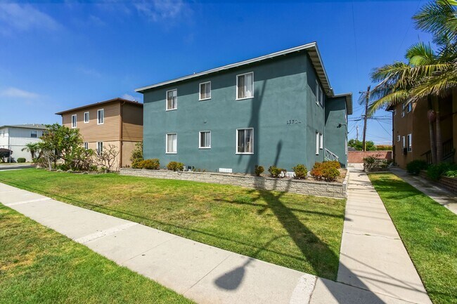 Foto del edificio - 16730-16730 Crenshaw Blvd