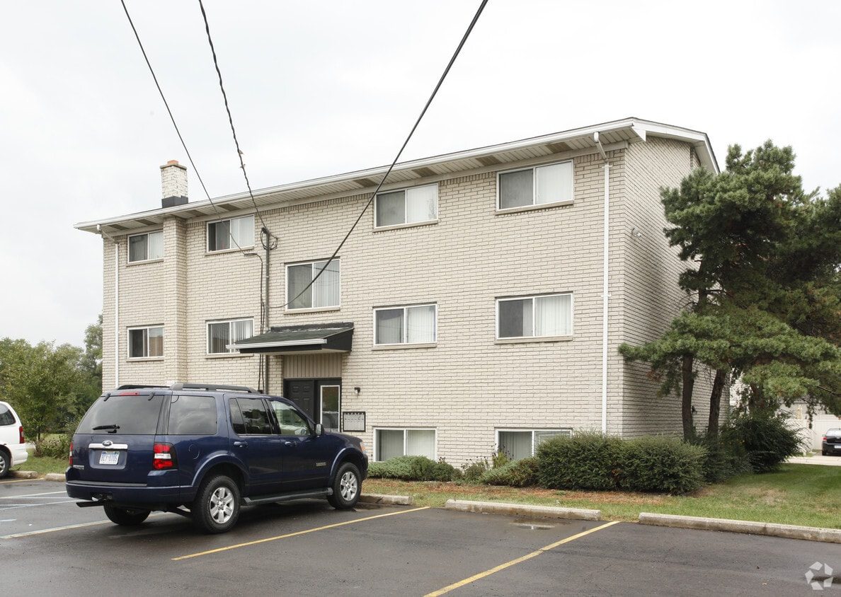 Brentwood Apartments Apartments in Garden City, MI