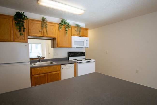 Building Photo - Top Floor 1Bdr w/Modern Appliances + Washe...