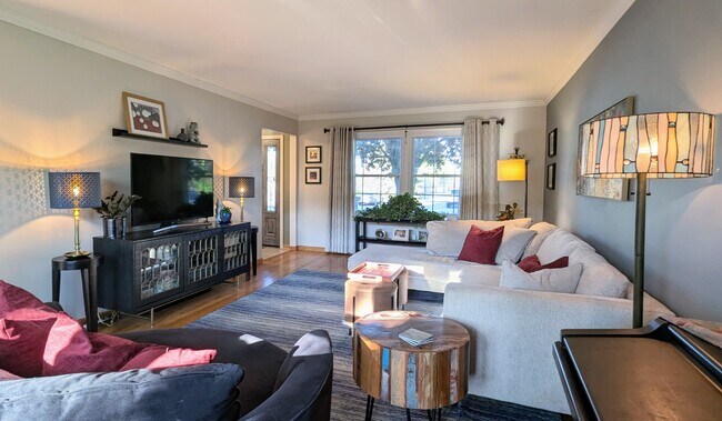 Foto del edificio - 1306 N Burning Bush Ln
