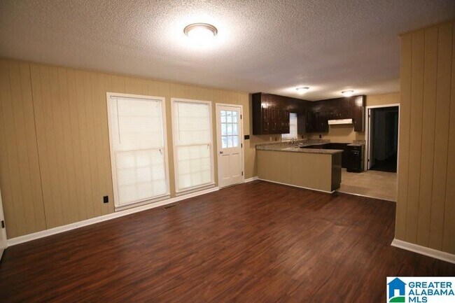 Foto del edificio - 506 Cedar Ln