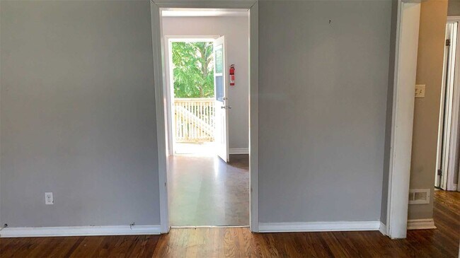 Photo du bâtiment - 1267 Clonsilla Ave