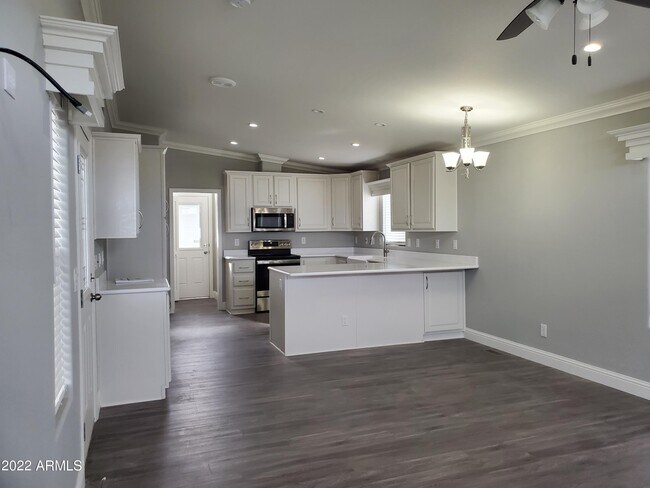 Foto del edificio - 7750 E Broadway Rd