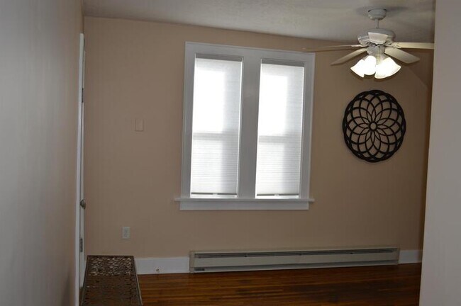 Building Photo - 2 Congress St E