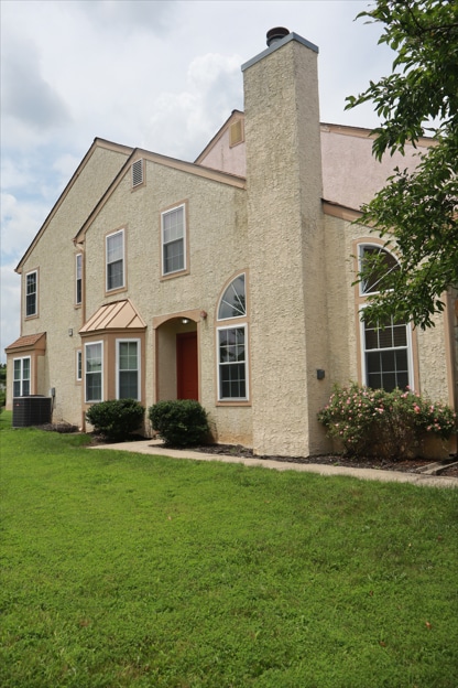 Building Photo - 14 Redwood Ln