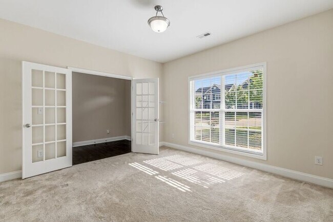 Foto del edificio - 5 Bedrooms in the heart of Summerfield!