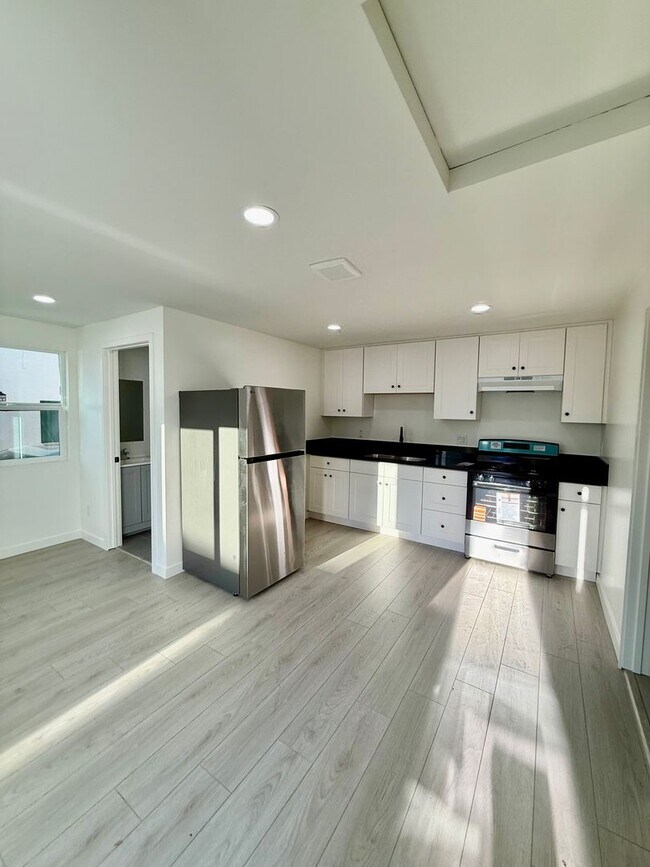 Foto del edificio - 845 1/2 W 76th St