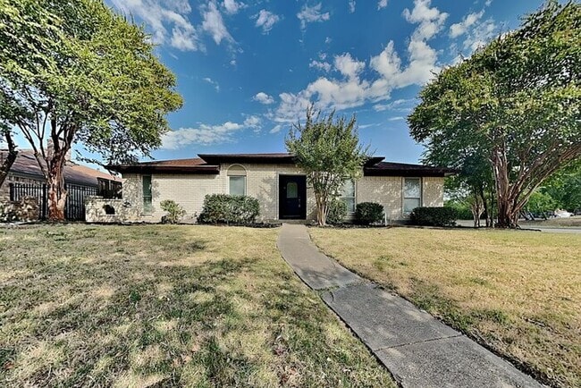 Building Photo - 2901 Berkshire Dr
