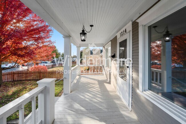 Foto del edificio - **Half off Full 1st Month's Rent** Beautif...