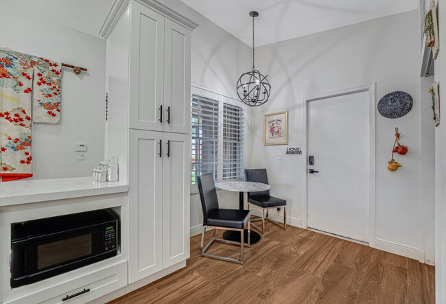 Foto del edificio - 9725 Cherry Blossom Ct