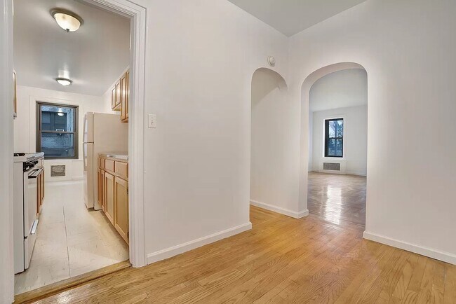 Foto del edificio - Freshly Painted 1Bed 1Bath Available