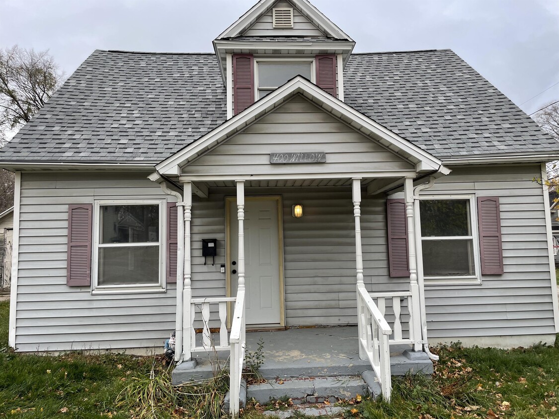 Primary Photo - 400 W Willow St