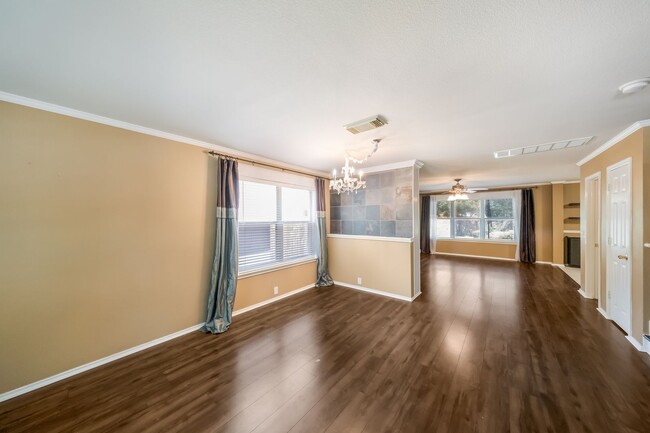 Foto del edificio - 1641 Rolling Brook Ln