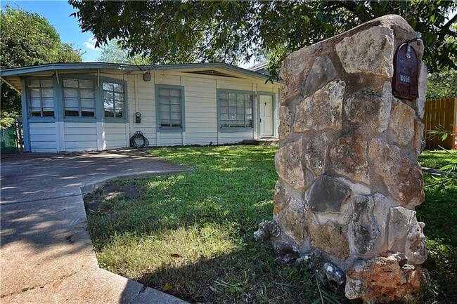 Building Photo - 8407 Bowling Green Dr