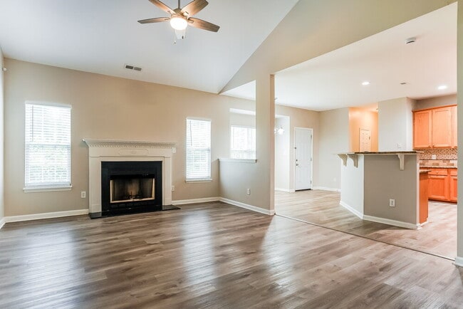 Building Photo - 9621 White Carriage Dr