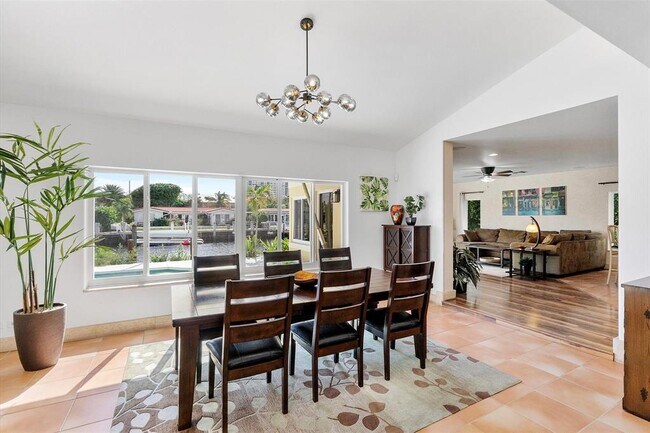 Foto del edificio - 2484 SE 12th St