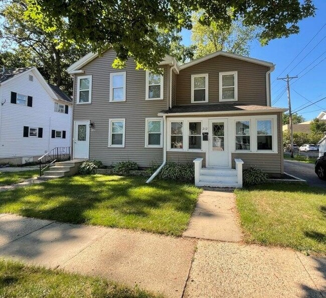 Foto del edificio - 212 E Washington St