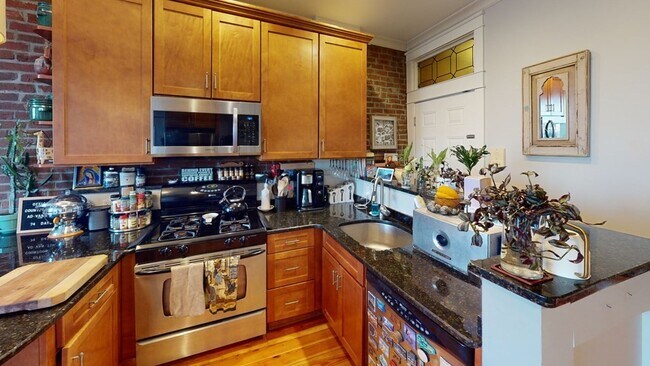 Foto del edificio - 412 E 3rd St