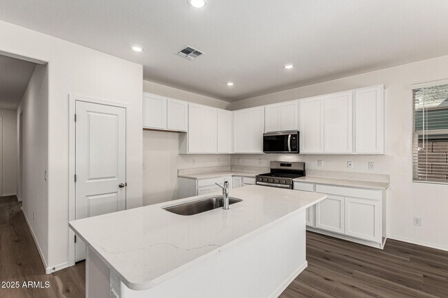 Building Photo - 21135 E Arrowhead Trail