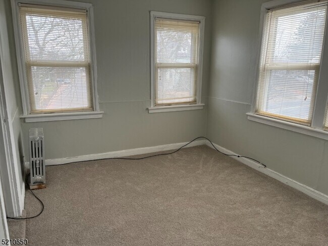 Foto del edificio - 1309 E Front St