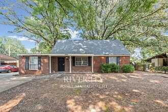 Building Photo - 3256 Starsdale St