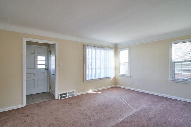 Building Photo - 1364 Churchill Rd