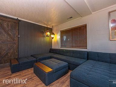 Building Photo - 2 br, 1 bath Townhome - 7303 W Ashland Dr
