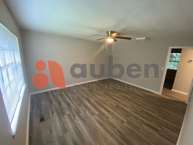 Building Photo - Hixson 2 Bed Duplex -$250 off move in spec...