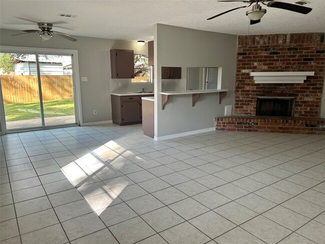 Building Photo - 607 La Riviera Cir