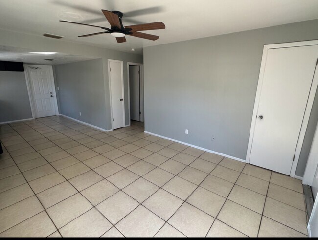 Sala de estar - 2962 62nd Ave N