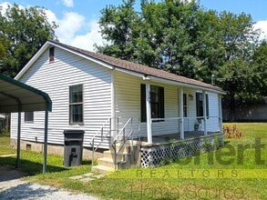 Building Photo - 304 N 12th Ave