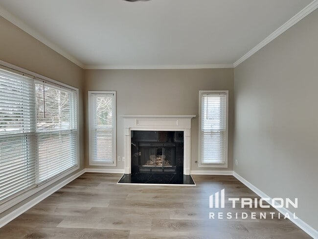 Foto del edificio - 1680 River Oak Dr