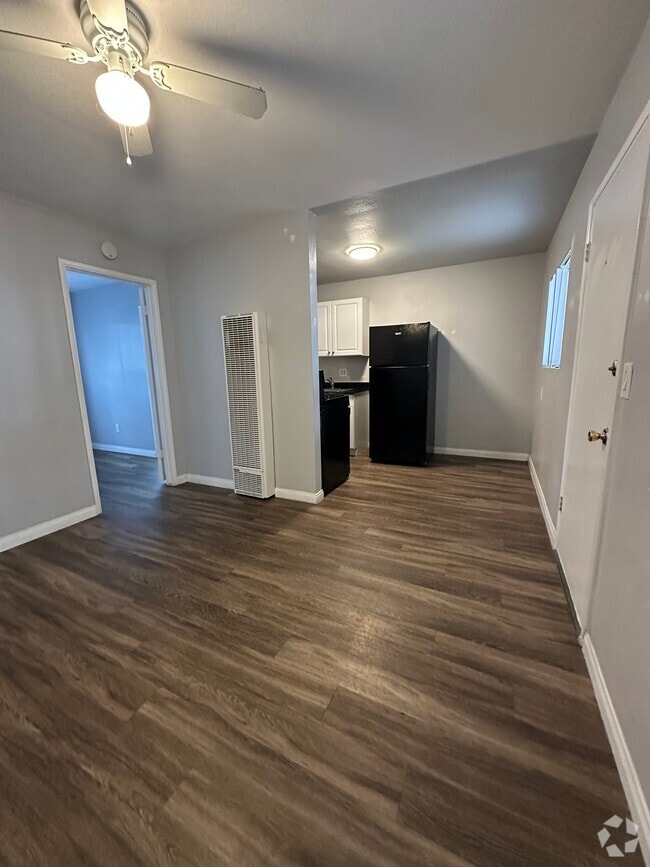 Building Photo - Vista Hermosa Apartments - All Utilities Incl