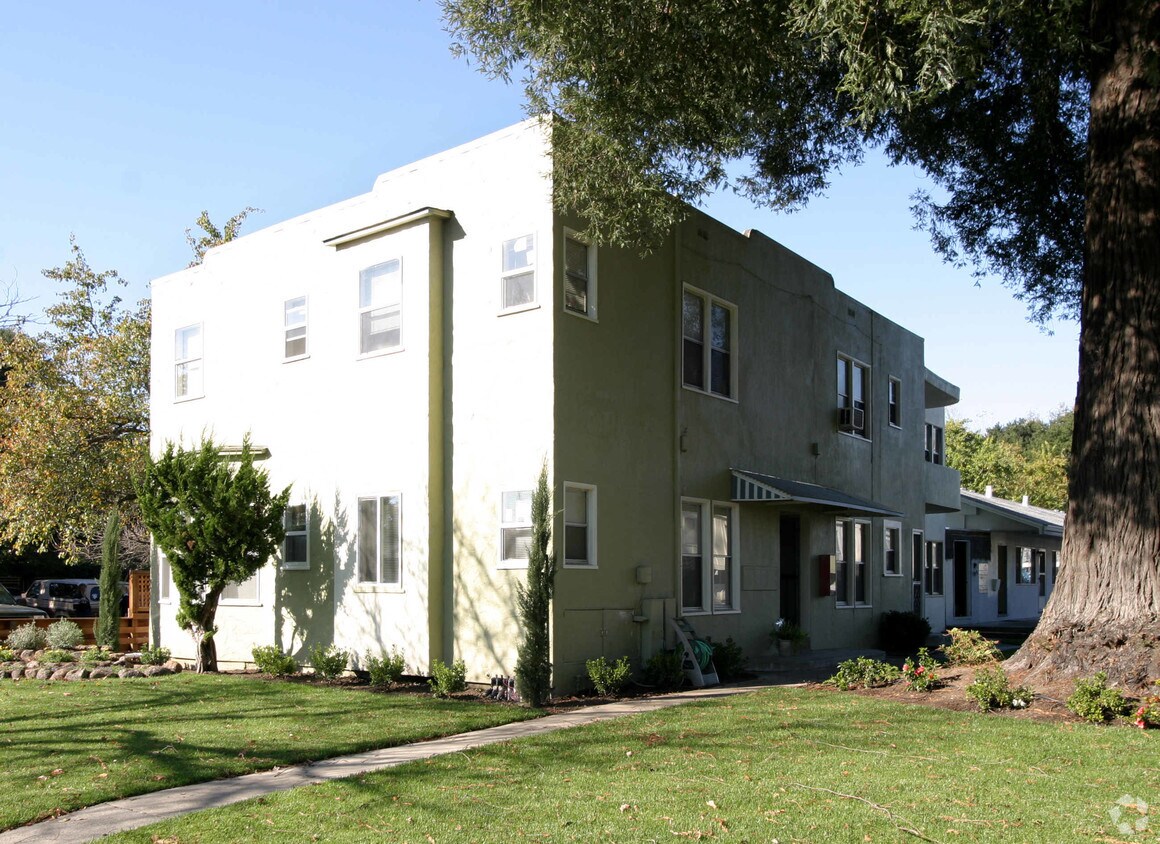 Building Photo - Renee Apartments