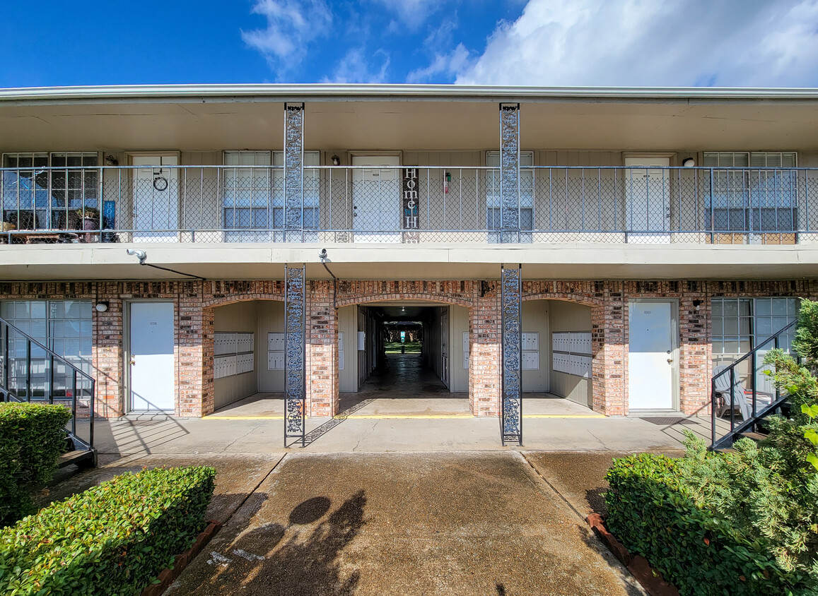 Primary Photo - Carriage Park Apartments