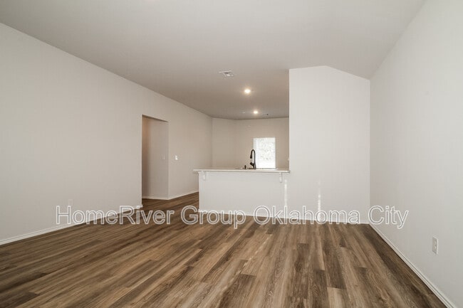 Foto del edificio - 3131 Valley Dr