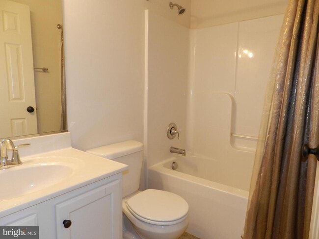 Building Photo - 2205 Mallard Landing Dr