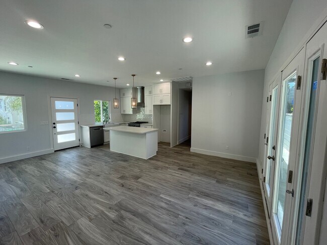 Building Photo - 1653 3rd St