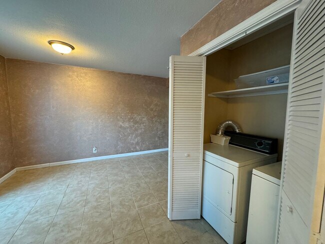 Foto del edificio - Two Story Townhome in Hayward!