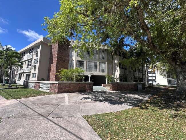 Building Photo - 6580 Santona St