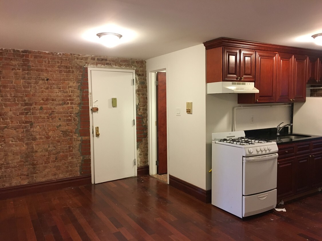Primary Photo - 151 E 3rd St