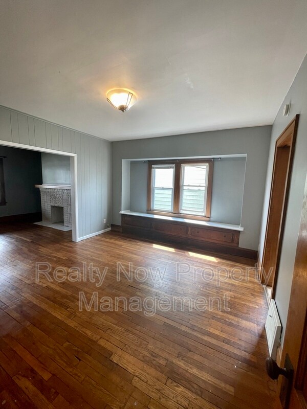 Foto del edificio - 11115 Langton Ave