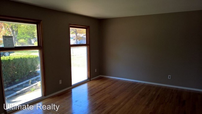 Building Photo - 3 br, 1.5 bath House - 1820 Clover Ln