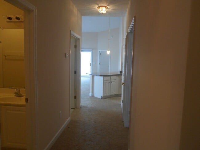 Foto del edificio - 3 bedroom, 2 bath condo in Carolina Willows