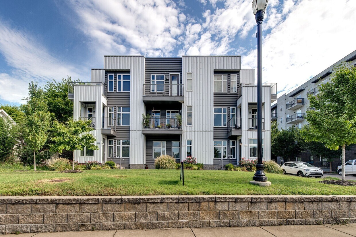 Foto principal - 1029 Maxwell Ave